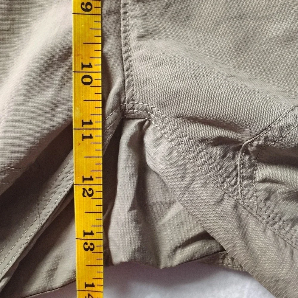 The North Face Mens 32 Khaki Tan Nylon Hiking Cargo‎ Shorts  Regular Fit